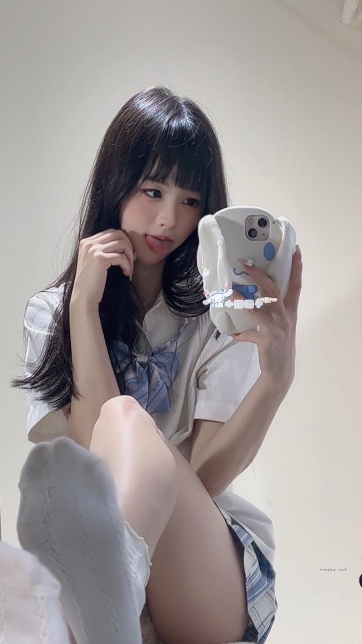 小甜酒子 – 短袜肉腿+JK【14P】